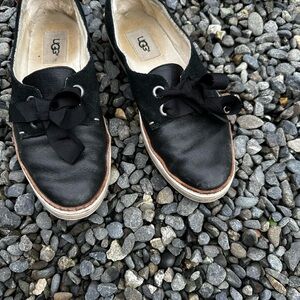 UGG Women's Black Flats with Bow Detail